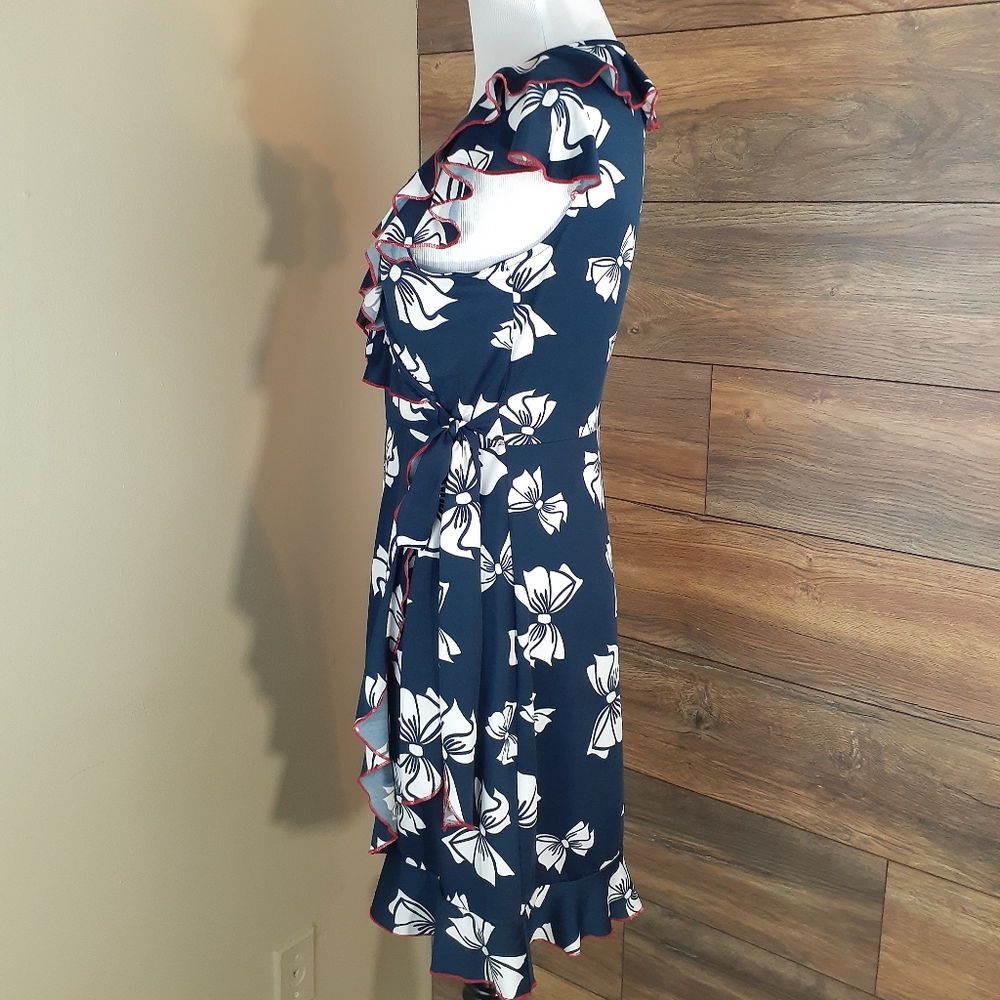 🎀Adorable🎀 Ruffled Faux Wrap Dress - Picture 2 of 8